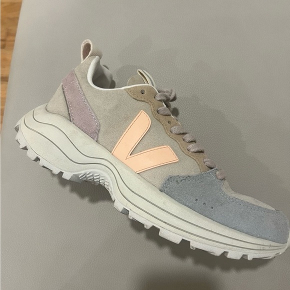 Veja Venturi Women's Beige and Gray Sneakers - Picture 2 of 5